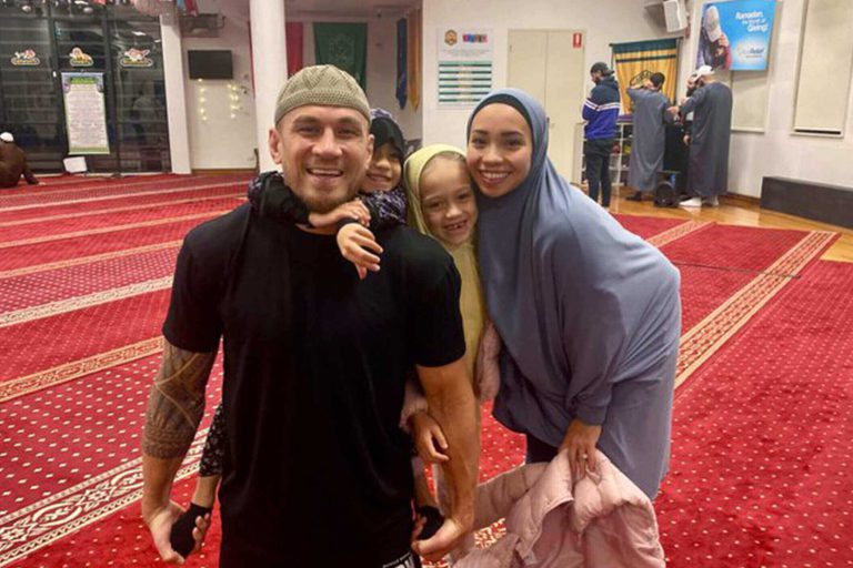Sonny Bill Williams Football Player Joyed As His Wife Wear Hijab