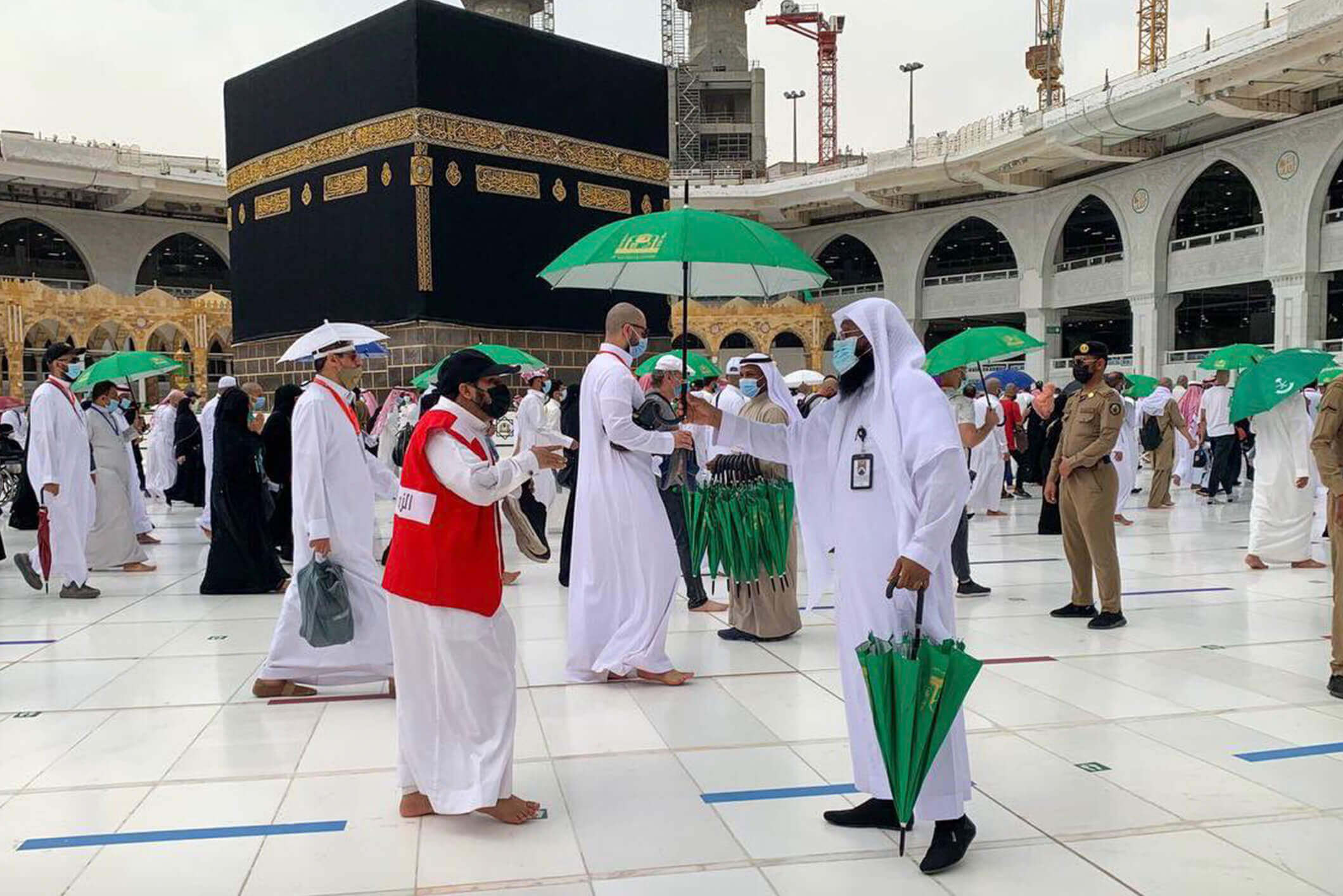 Umbrellas Lift The Morale Of Makkah Pilgrims
