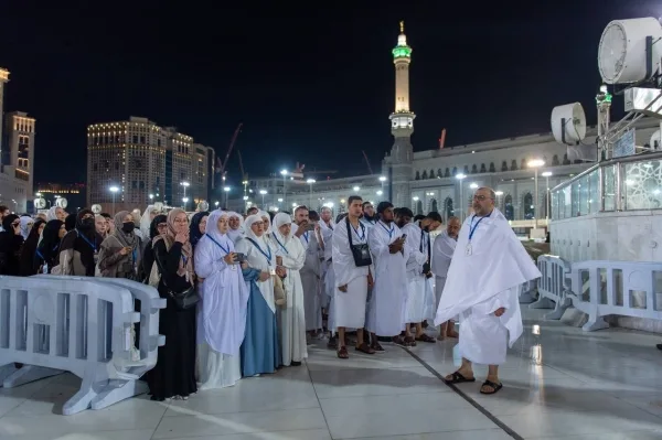 100 New Muslims Perform Umrah